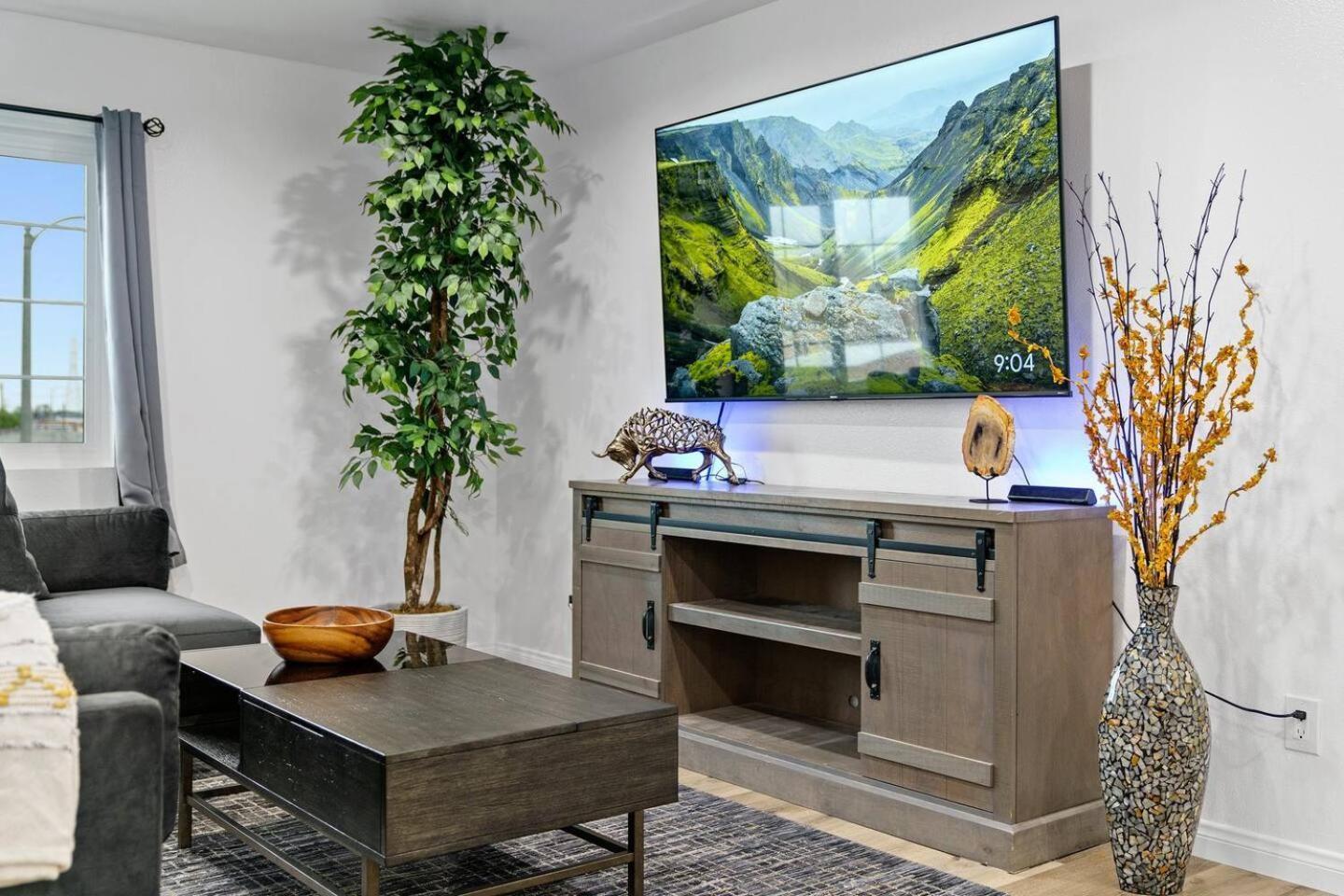 Casa Lanzit - 35 Percent Off June 2025! Fees *