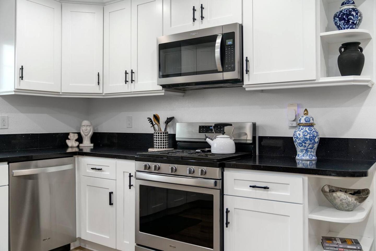 Casa Lanzit - 35 Percent Off June 2025! Fees *
